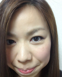 お顔に寄り過ぎで髪型などがわからない写真